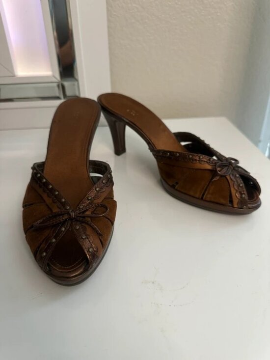 Liz Claiborne Shoes - vintage slip on mule heels